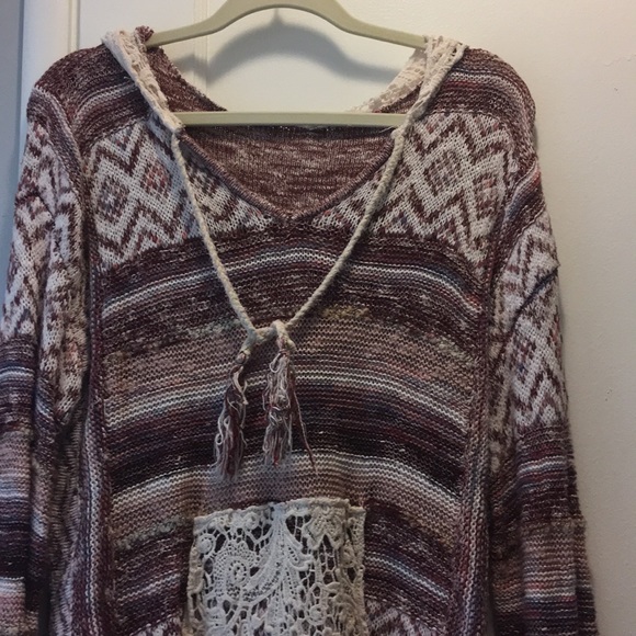 Hooded sweater with macrame and pocket pouch - Picture 7 of 7